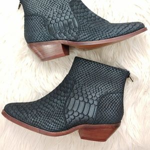 diba zora bootie